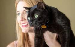  Frau mit Katze | Tierkommunikation - der sechste Sinn?