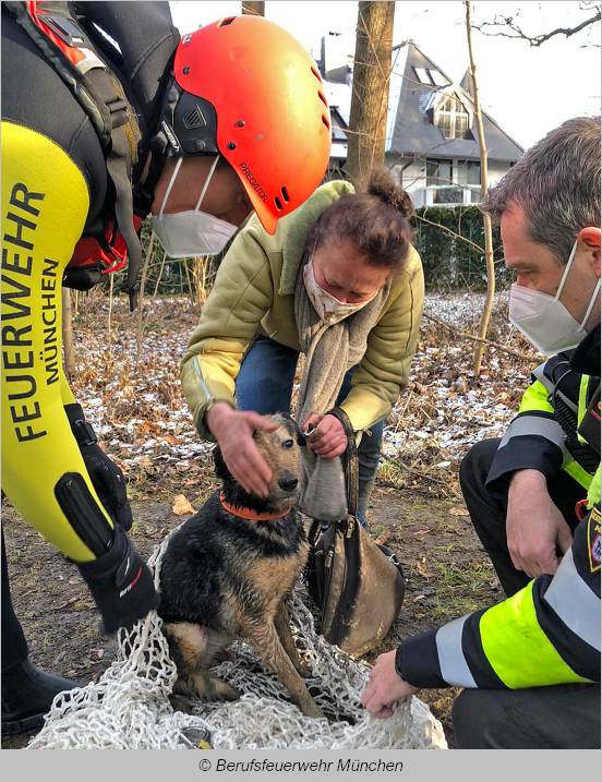 26-12-2020 - Hunderettung der Feuerwehr an der Isar in der Pienzenauerstr.