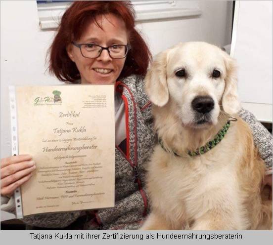 Tatjana Kukla, Hundeerährungsberaterin von Wuffwelt, mit ihrem Hund