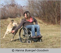 Hanna Buergel-Goodwin mit ihrem Hund