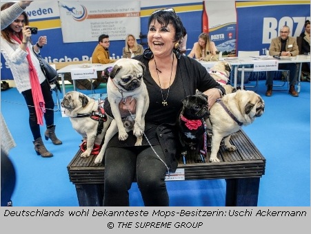 Uschi Ackermann mit vier Möpsen auf der Heimtiermesse München 2015  