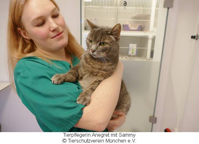 Tierpflegerin Anegret mit Katze Sammy