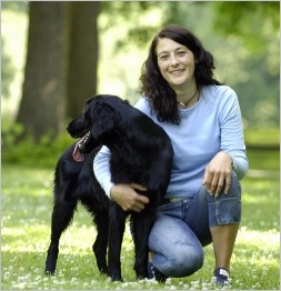 Dr. Stefanie Sprauer mit Hund 