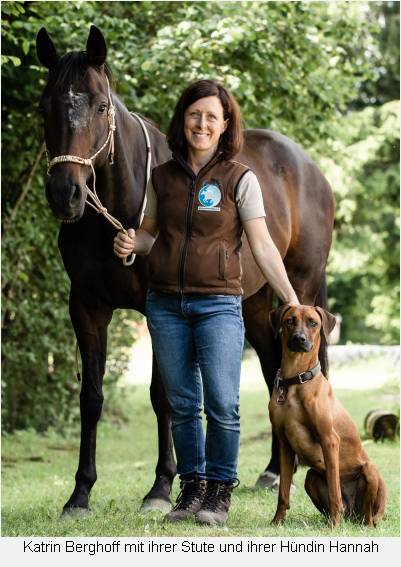 Katrin Berghoff mit Pferd und Hund